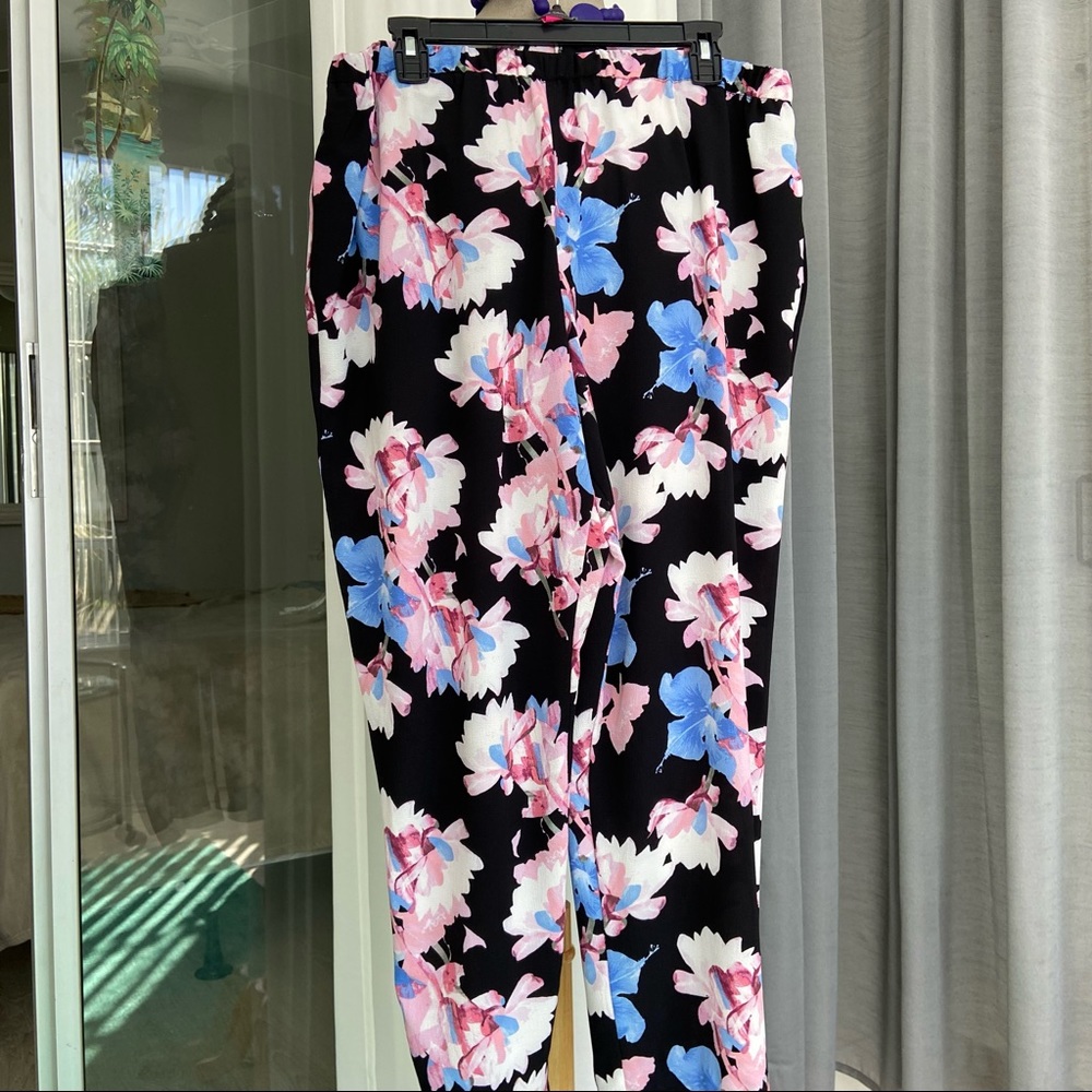 Vince Camuto Floral Pants size XL